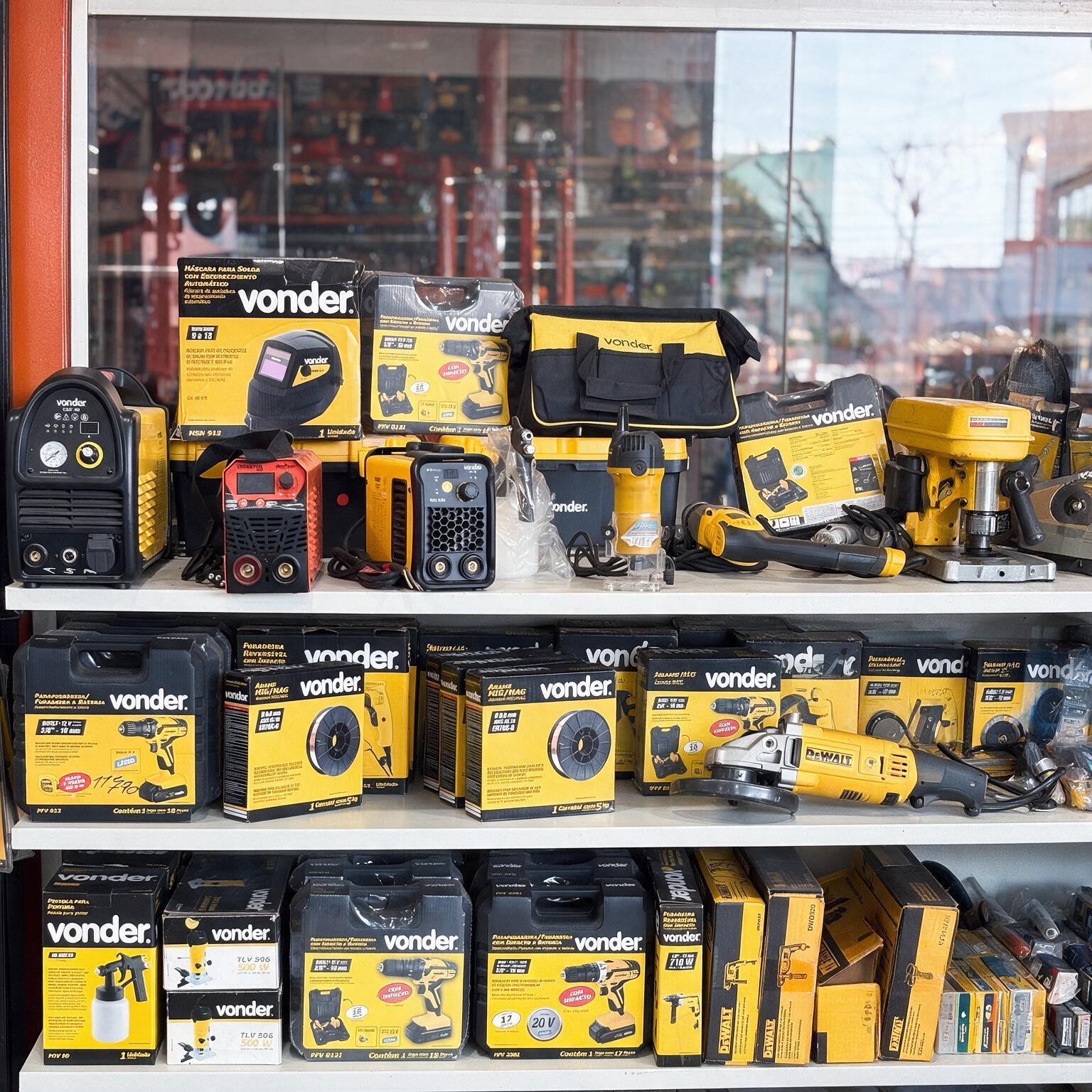 Ferramentas elétricas: furadeiras, esmerilhadeiras e marteletes na Açofer